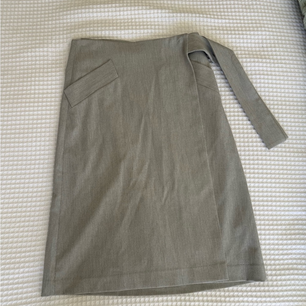 Elegant Gray BR Women's Skirt - Picture 5 of 8